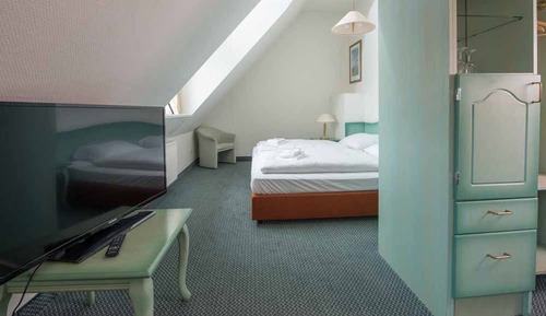 Chambre avec lits jumeaux, salle de bains privée