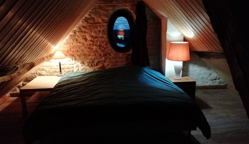 Chambre, 1 lit double, coin cuisine