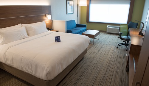 Suite, 1 très grand lit et 1 canapé-lit (Communications)