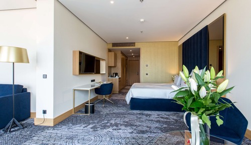 Swiss, Chambre, 1 très grand lit