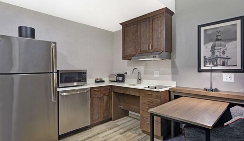 Suite, 1 très grand lit, accessible aux personnes à mobilité réduite (Roll-In Shower)