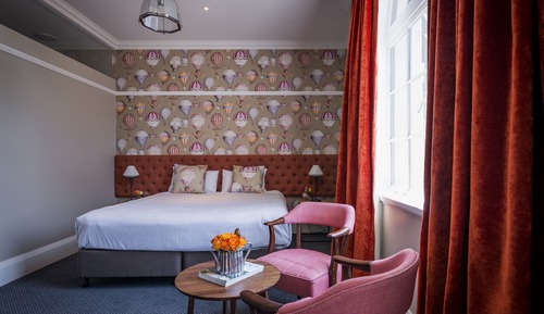 Chambre, salle de bains attenante