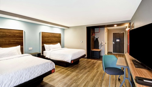 Chambre, 2 grands lits, accessible aux personnes à mobilité réduite (Roll-In Shower)
