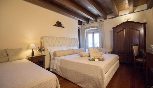 Chambre Triple, vue ville