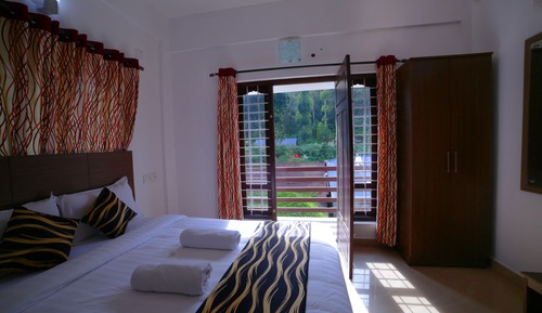 Chambre Double Supérieure, 1 lit double, vue colline