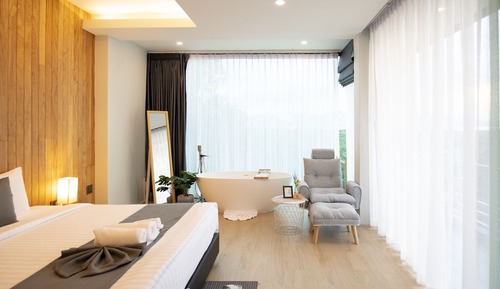 Chambre Deluxe, baignoire, en bord de piscine