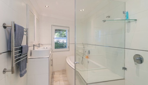 Chambre Luxe Double ou avec lits jumeaux, 1 très grand lit et 1 canapé-lit, vue jardin, côté jardin