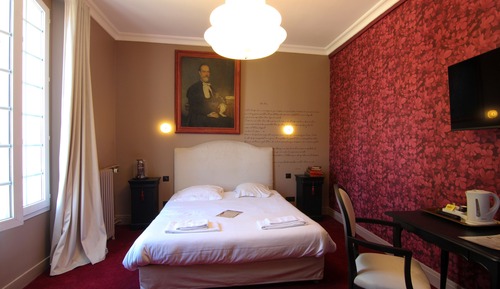 Chambre Double Supérieure, vue jardin (Château)