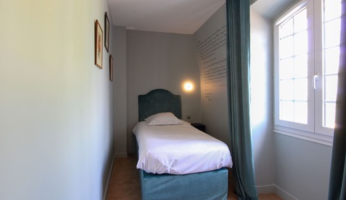Chambre Triple Supérieure, vue jardin (Château)