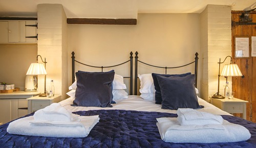 Chambre Familiale Double ou avec lits jumeaux, salle de bains attenante (Barley Bin)