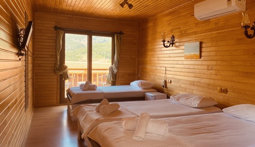 Chambre Triple Standard, 3 lits une place, balcon, vue piscine