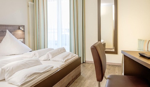 Chambre Double Standard, 1 grand lit, balcon