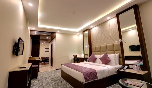 Chambre Double Supérieure, 1 très grand lit, vue montagne