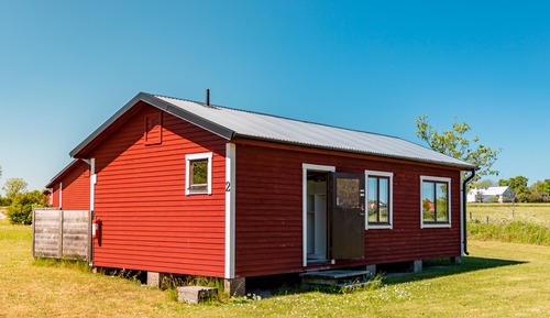 Cabane, 2 chambres, salle de bains privée (1-4an)