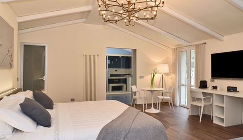 Suite Luxe, 1 très grand lit, baignoire à jets