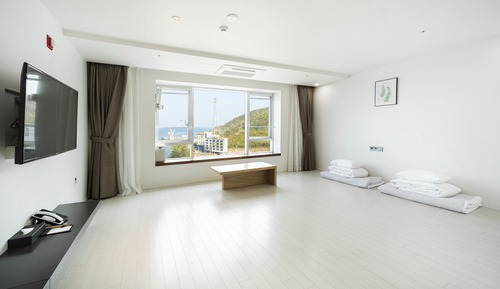Premium Ondol Half Ocean (Free Heated Pool, Cruise Special Discount)