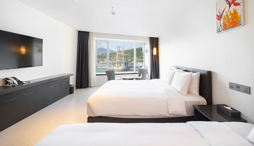 Bridge Twin Ocean (Free Heated Pool, Cruise Special Discount)