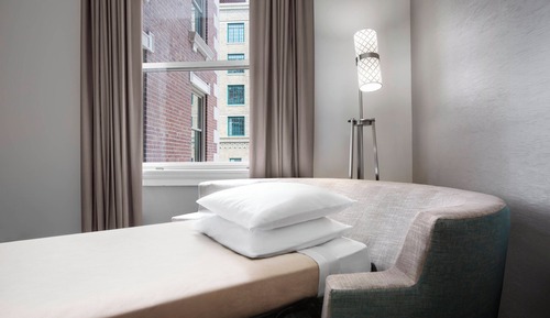 Chambre, 1 très grand lit et 1 canapé-lit