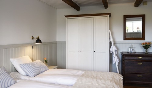 Chambre Double, 1 très grand lit, salle de bains attenante