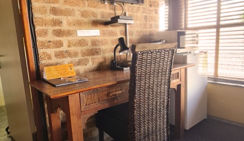 Chambre Exécutive, 1 très grand lit, réfrigérateur et four à micro-ondes, rez-de-chaussée
