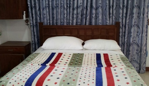 Chambre Simple, salle de bains commune