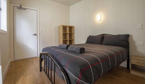 Chambre Économique (Lodge Motel Room)