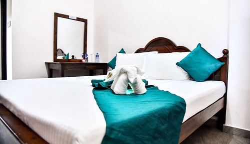 Chambre Double Standard, 1 grand lit, vue ville