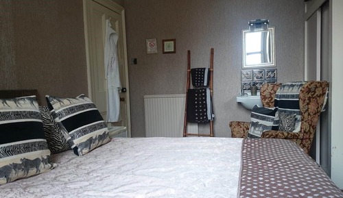 Chambre Double, salle de bains privée