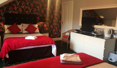 Chambre Familiale, salle de bains attenante