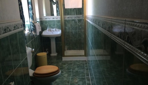 Chambre Simple, salle de bains commune