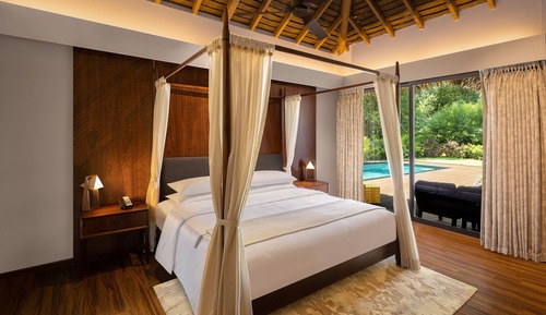 Amara Grand Villa, Beach Front and Garden Access with Private Pool