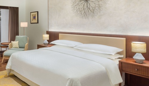 Deluxe King Bed with Garden Access
