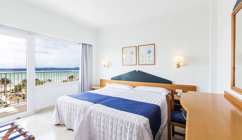 Chambre Double, balcon, vue partielle sur l'océan