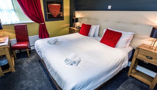Chambre Classique Double ou avec lits jumeaux, salle de bains attenante
