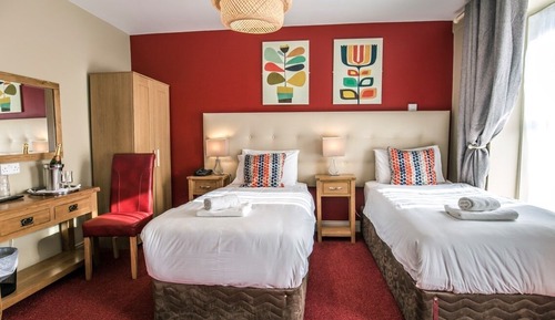Chambre Quadruple Classique, salle de bains attenante