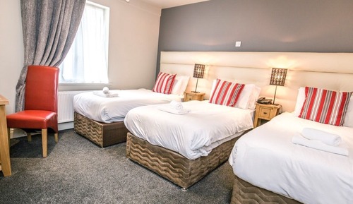 Chambre Triple Classique, salle de bains attenante