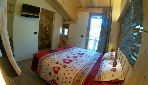 Chambre Économique Double ou avec lits jumeaux, balcon