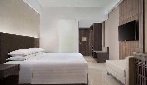 Chambre, 1 très grand lit, non-fumeurs