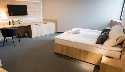 Chambre Standard Double ou avec lits jumeaux, accessible aux personnes à mobilité réduite