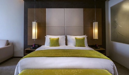 Chambre Deluxe, 1 très grand lit, vue lac