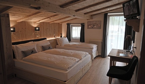 Chambre Triple, balcon, vue montagne