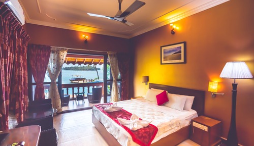 Chambre Double Panoramique, 1 grand lit, vue lagon, en bord de piscine