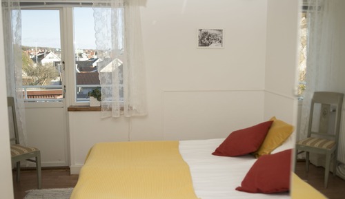 Chambre Double ou avec lits jumeaux, salle de bains commune, vue partielle sur la mer