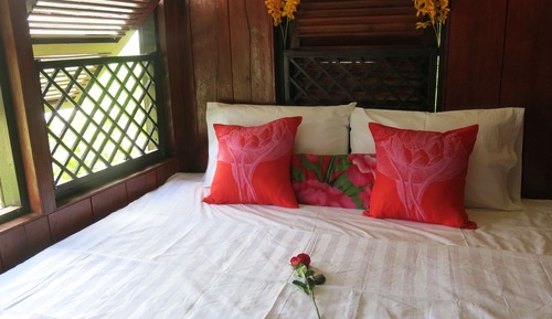 Chambre Romantique, 1 très grand lit, salle de bains privée, vue fleuve
