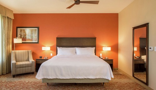 Suite, 1 très grand lit, accessible aux personnes à mobilité réduite, baignoire
