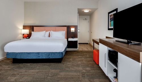 Chambre, 1 très grand lit et 1 canapé-lit, réfrigérateur