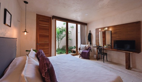 Chambre Deluxe, 1 lit double, vue piscine, côté jardin