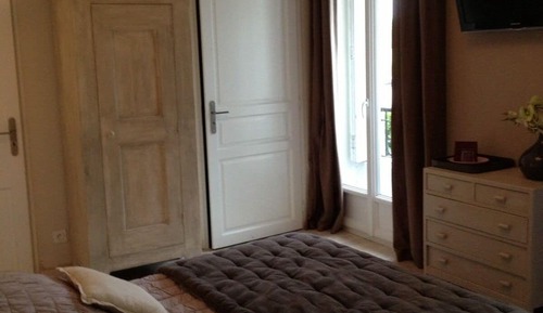 Chambre Double, salle de bains attenante, vue montagne (Lou)