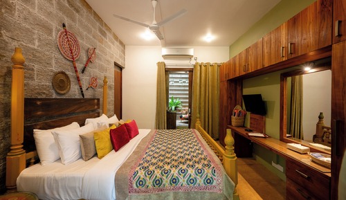 Suite Junior, 1 grand lit, vue jardin, côté cour intérieure