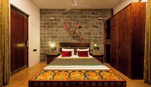 Suite Supérieure, 1 très grand lit, vue jardin, côté cour intérieure